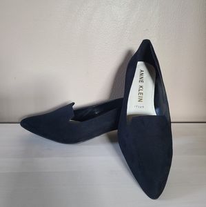 Anne Klein black low heel shoes